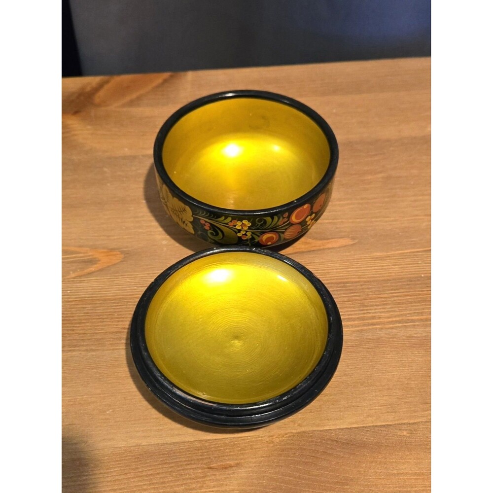 Vintage Russian Black Painted Lacquer Box Hand Painted Floral 5" - Picture 4 of 6